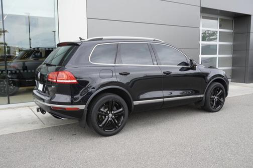 Deep Black Pearl 2017 Volkswagen Touareg V6 Wolfsburg Edition