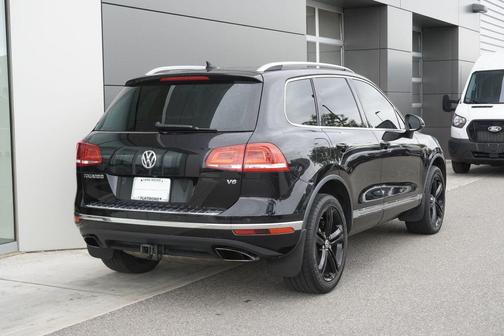 Deep Black Pearl 2017 Volkswagen Touareg V6 Wolfsburg Edition