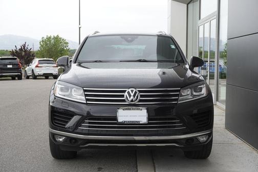 Deep Black Pearl 2017 Volkswagen Touareg V6 Wolfsburg Edition
