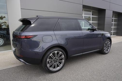 2025 Land Rover Range Rover Sport SE