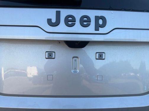 Silver Zynith Clearcoat 2026 Jeep Cherokee Limited