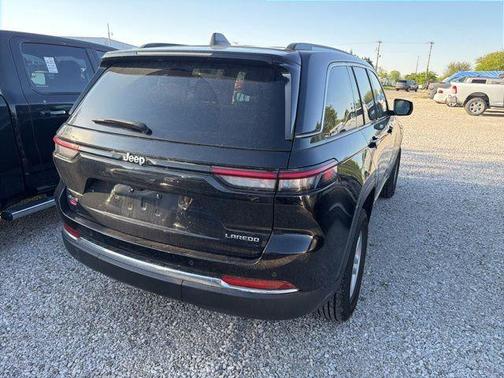 Diamond Black Crystal Pearlcoat 2023 Jeep Grand Cherokee Laredo