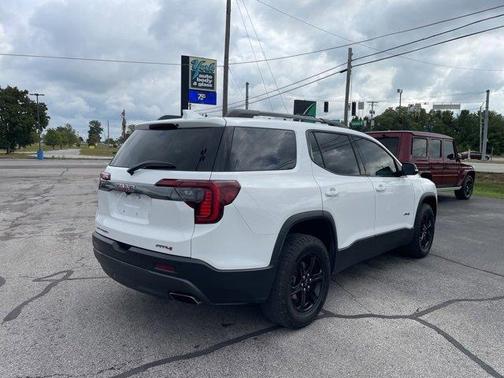 2023 GMC Acadia AT4