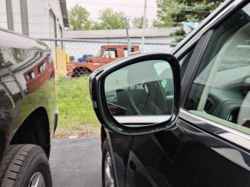 Brilliant Black Crystal Pearlcoat 2022 Chrysler Pacifica Limited