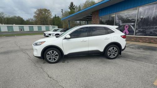 STAR WHITE METALLIC TRI-COAT 2022 Ford Escape SEL