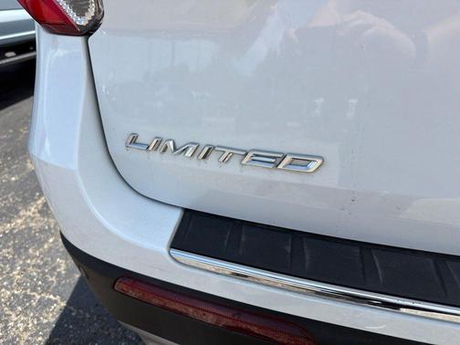 White 2023 Ford Explorer Limited