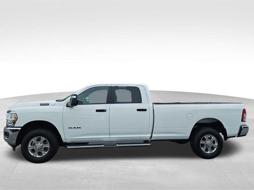 Bright White Clearcoat 2024 RAM 2500 Big Horn Crew Cab 4x4 8' Box