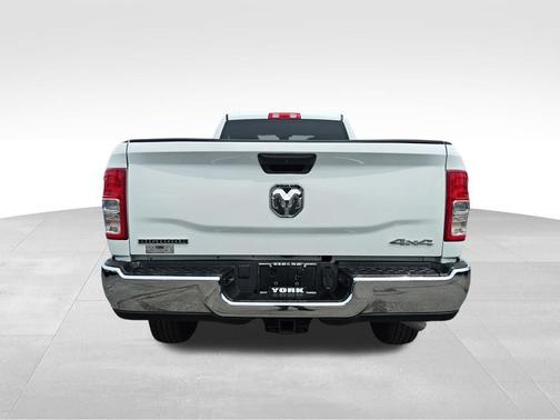 Bright White Clearcoat 2024 RAM 2500 Big Horn Crew Cab 4x4 8' Box