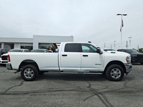 Bright White Clearcoat 2024 RAM 2500 Big Horn Crew Cab 4x4 8' Box