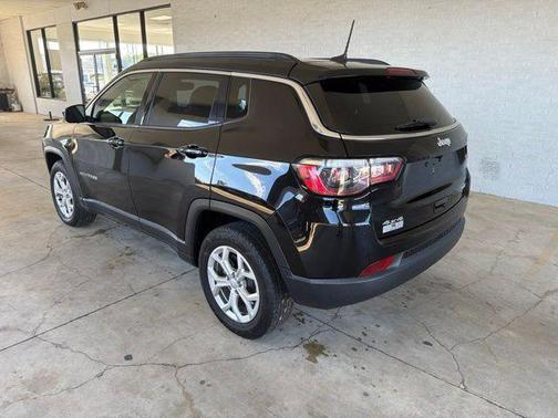 Diamond Black Crystal Pearlcoat 2024 Jeep Compass Latitude