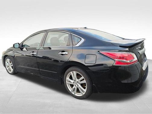 Black 2015 Nissan Altima 3.5 SL