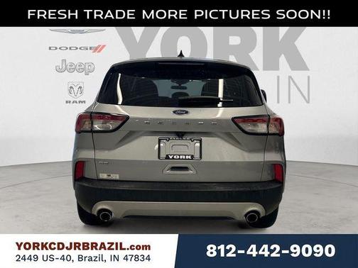 ICONIC SILVER 2022 Ford Escape SE