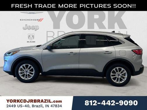 ICONIC SILVER 2022 Ford Escape SE