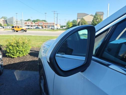 Summit White 2022 Buick Envision FWD Preferred