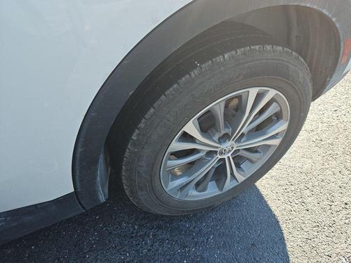 Summit White 2022 Buick Envision FWD Preferred