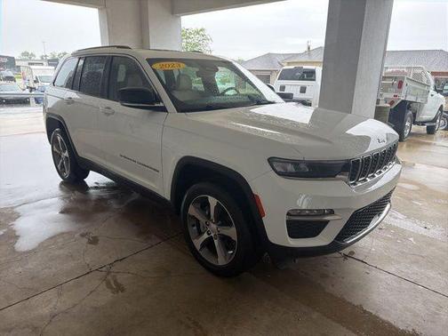 Bright White Clearcoat 2023 Jeep Grand Cherokee Limited