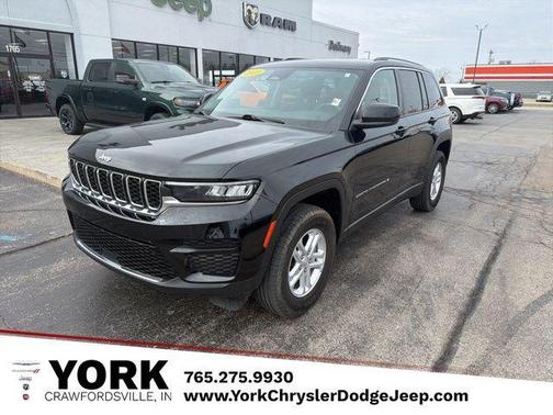 Diamond Black Crystal Pearlcoat 2023 Jeep Grand Cherokee Laredo