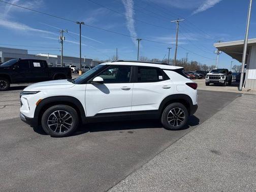Summit White 2026 Chevrolet Trailblazer LT