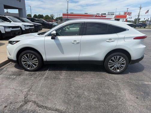 Blizzard Pearl 2022 Toyota Venza XLE