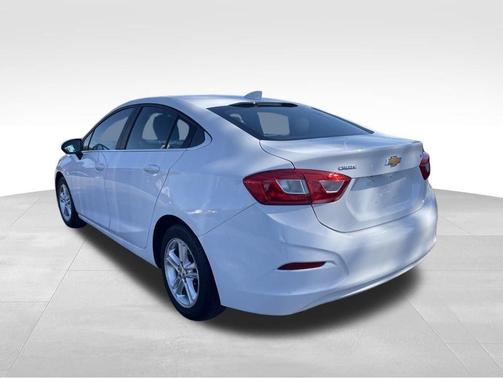 Summit White 2016 Chevrolet Cruze LT Auto