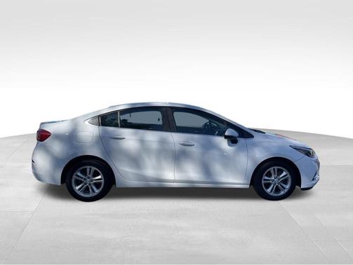 Summit White 2016 Chevrolet Cruze LT Auto