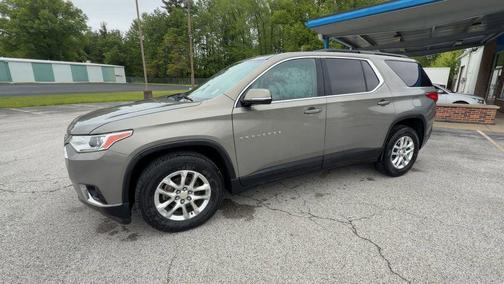 Pepperdust Metallic 2019 Chevrolet Traverse LT Cloth