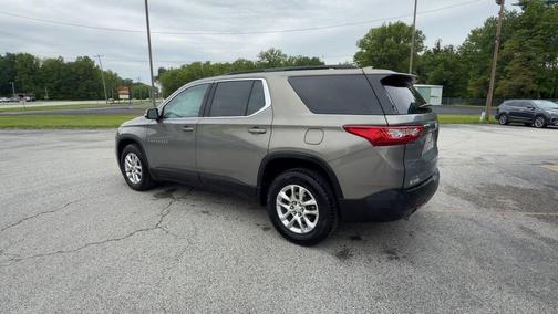 Pepperdust Metallic 2019 Chevrolet Traverse LT Cloth
