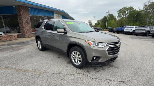 Pepperdust Metallic 2019 Chevrolet Traverse LT Cloth