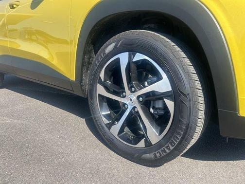 Nitro Yellow 2024 Chevrolet Trax 1RS