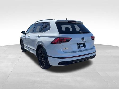 White 2022 Volkswagen Tiguan 2.0T SE R-Line Black