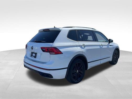 White 2022 Volkswagen Tiguan 2.0T SE R-Line Black