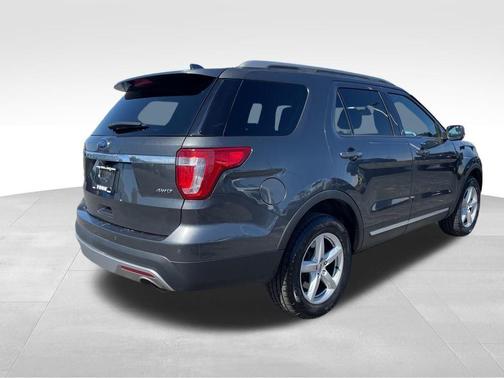 MAGNETIC METALLIC 2017 Ford Explorer XLT