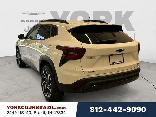 Summit White 2024 Chevrolet Trax FWD 2RS