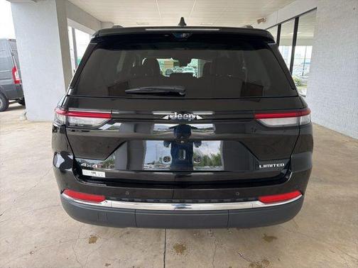 Diamond Black Crystal Pearlcoat 2023 Jeep Grand Cherokee Limited