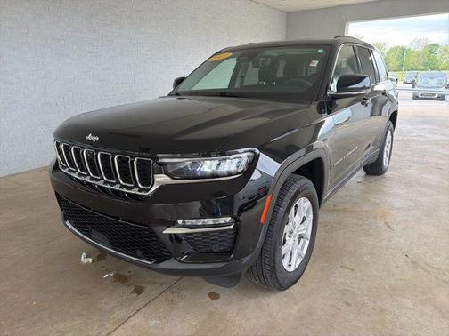 Diamond Black Crystal Pearlcoat 2023 Jeep Grand Cherokee Limited