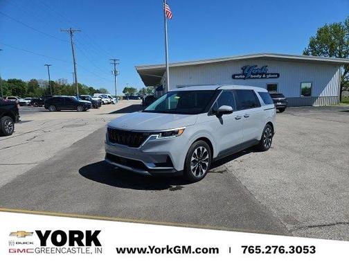Ceramic White 2024 Kia Carnival EX