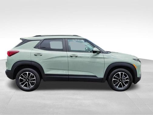 Cacti Green 2025 Chevrolet Trailblazer LT