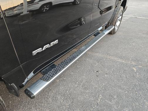 Diamond Black Crystal Pearlcoat 2019 RAM 1500 Big Horn