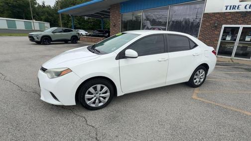 Super White 2016 Toyota Corolla LE