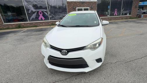 Super White 2016 Toyota Corolla LE