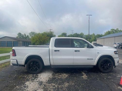 Ivory White Tri-Coat Pearlcoat 2026 RAM 1500 Laramie