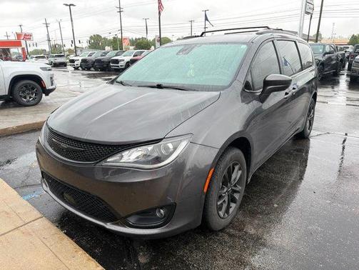 Granite Crystal Metallic Clearcoat 2020 Chrysler Pacifica L