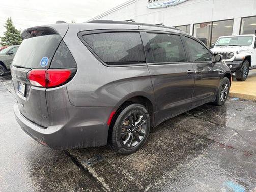 Granite Crystal Metallic Clearcoat 2020 Chrysler Pacifica L