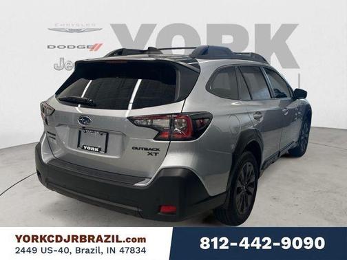 Ice Silver Metallic 2025 Subaru Outback Onyx Edition XT