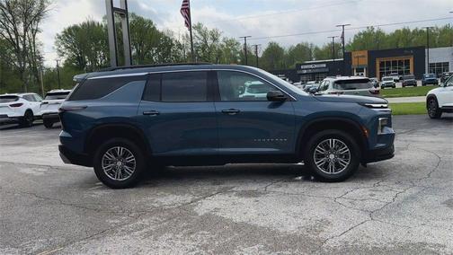 2025 Chevrolet Traverse LT