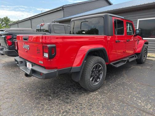 Firecracker Red Clearcoat 2022 Jeep Gladiator Overland