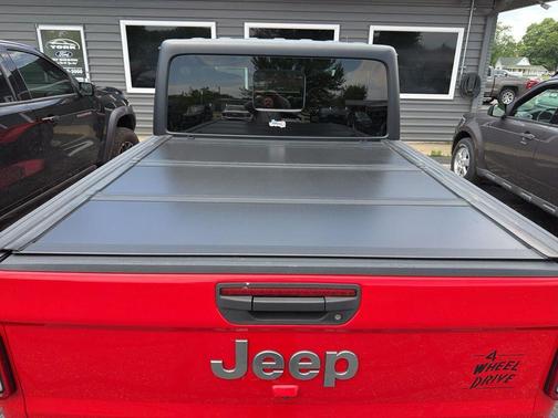 Firecracker Red Clearcoat 2022 Jeep Gladiator Overland