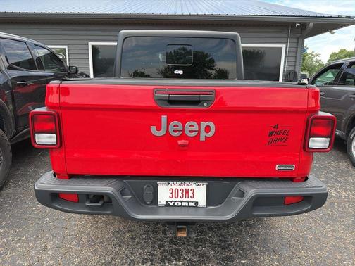 Firecracker Red Clearcoat 2022 Jeep Gladiator Overland