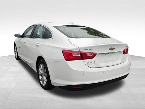 Summit White 2024 Chevrolet Malibu FWD 1LT
