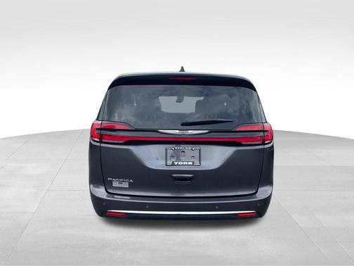 Granite Crystal Metallic Clearcoat 2023 Chrysler Pacifica Touring L